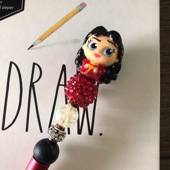 Disney Doorables: Tangled: Mother Gothel handmade beaded pen - Picture 1 of 3